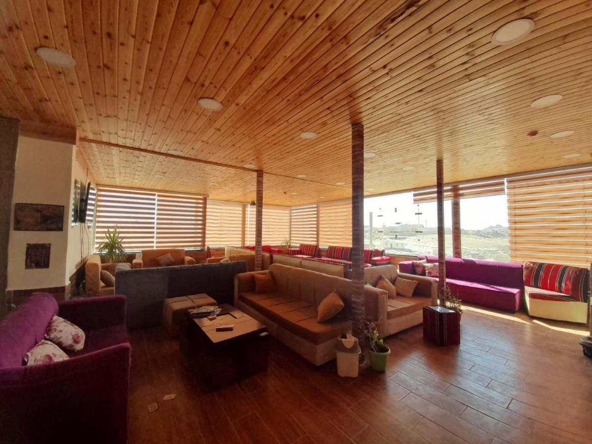Hostal Petra *